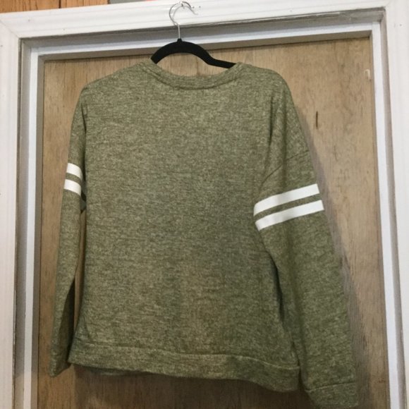 Love graphic soft green crewneck sweatshirt size L  Weekend Edition - Picture 5 of 5